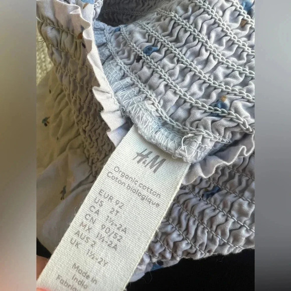 H&M bubble romper Smocked floral periwinkle onesie sleeveless - Picture 4 of 4